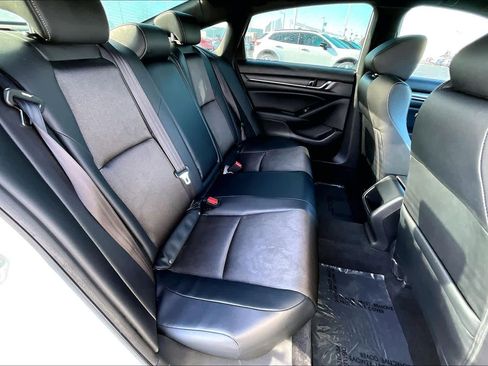 Used 2018 Honda Accord Sport image 19