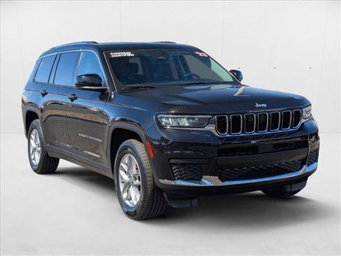 Used 2023 Jeep Grand Cherokee L Laredo image 3