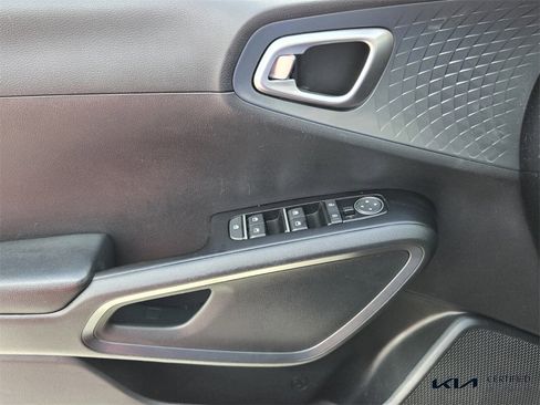 Certified 2021 Kia Soul S image 32