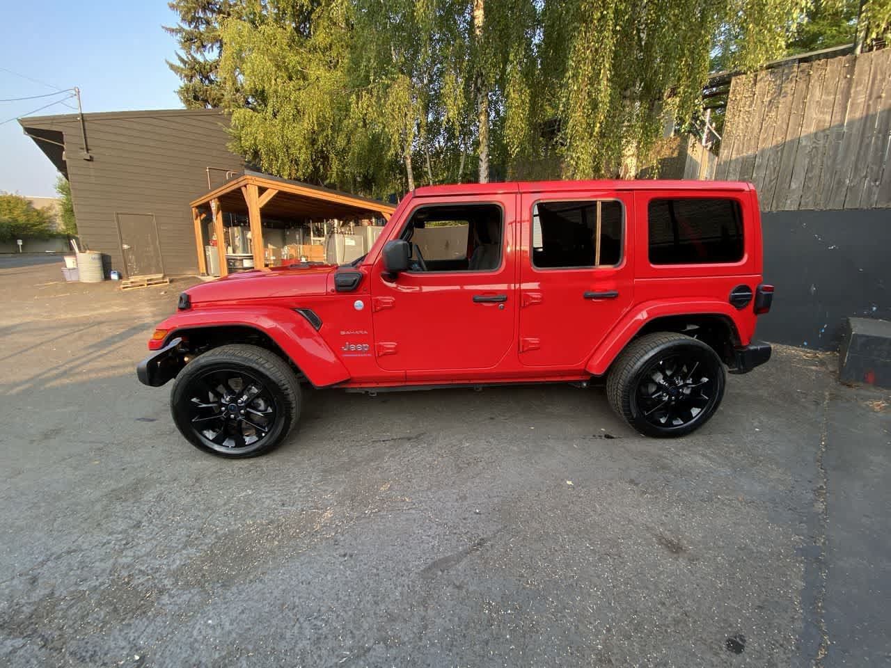 Used 2024 Jeep Wrangler Unlimited Sahara AWD/4WD image 3