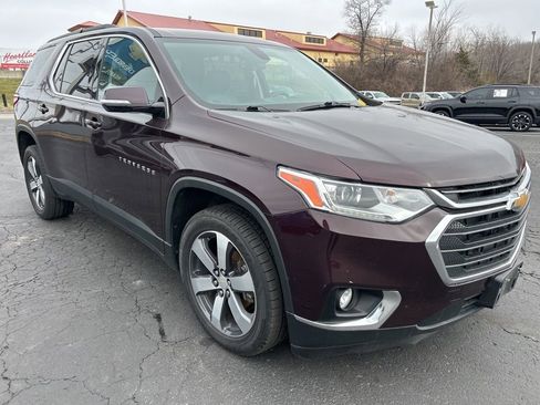 Used 2019 Chevrolet Traverse LT w/ LT Premium Package image 3
