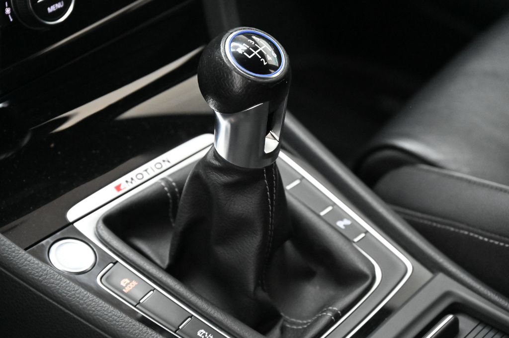Used 2019 Volkswagen Golf R 4-Door AWD/4WD image 40
