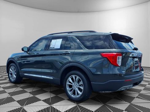 Used 2022 Ford Explorer XLT w/ Equipment Group 202A AWD/4WD image 25