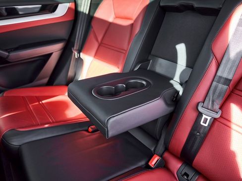 Used 2024 Porsche Cayenne Coupe image 45