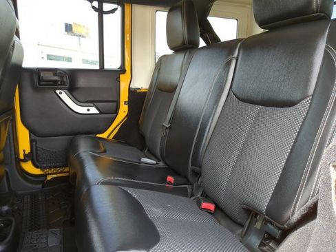 Used 2015 Jeep Wrangler Unlimited Sahara image 15