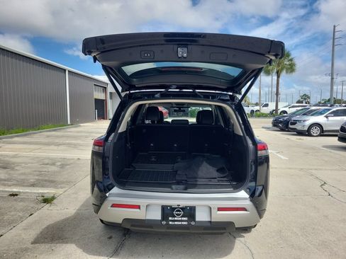 Used 2024 Nissan Pathfinder SL w/ Cargo Package FWD image 11