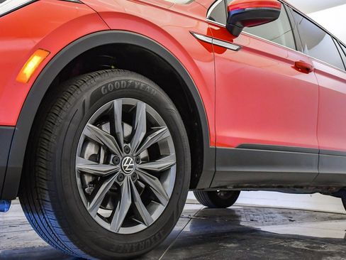 Used 2022 Volkswagen Tiguan SE w/ Panoramic Sunroof Package image 10