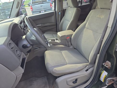 Used 2007 Jeep Commander Sport AWD/4WD image 9