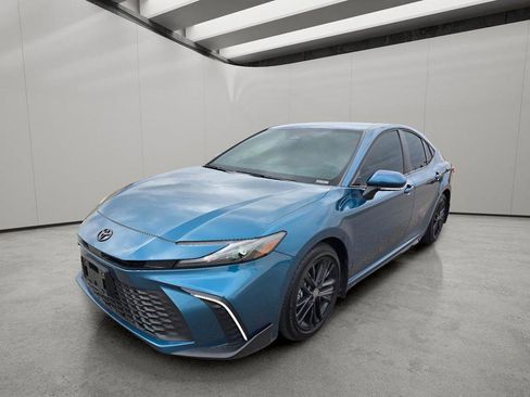 Used 2026 Toyota Camry SE w/ Multimedia Upgrade Package FWD image 1