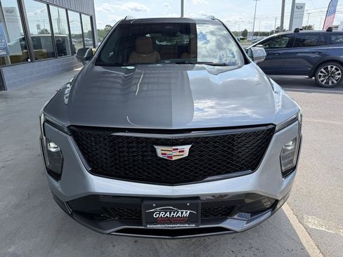 Used 2024 Cadillac XT4 Sport FWD image 2