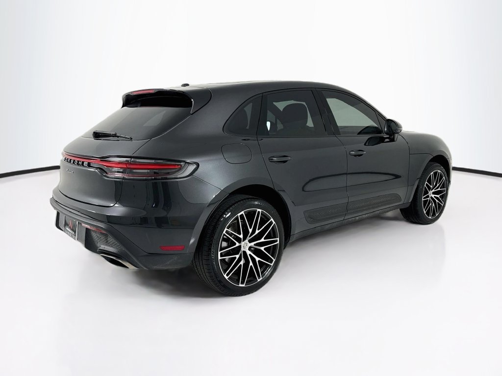 Certified 2026 Porsche Macan AWD/4WD image 9
