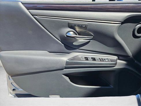 Used 2020 Lexus ES 300h w/ Premium Package FWD image 12