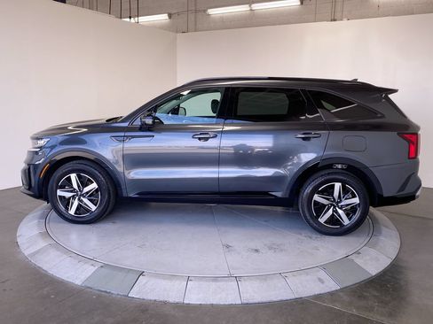 Used 2023 Kia Sorento S w/ Panoramic Sunroof Package FWD image 2