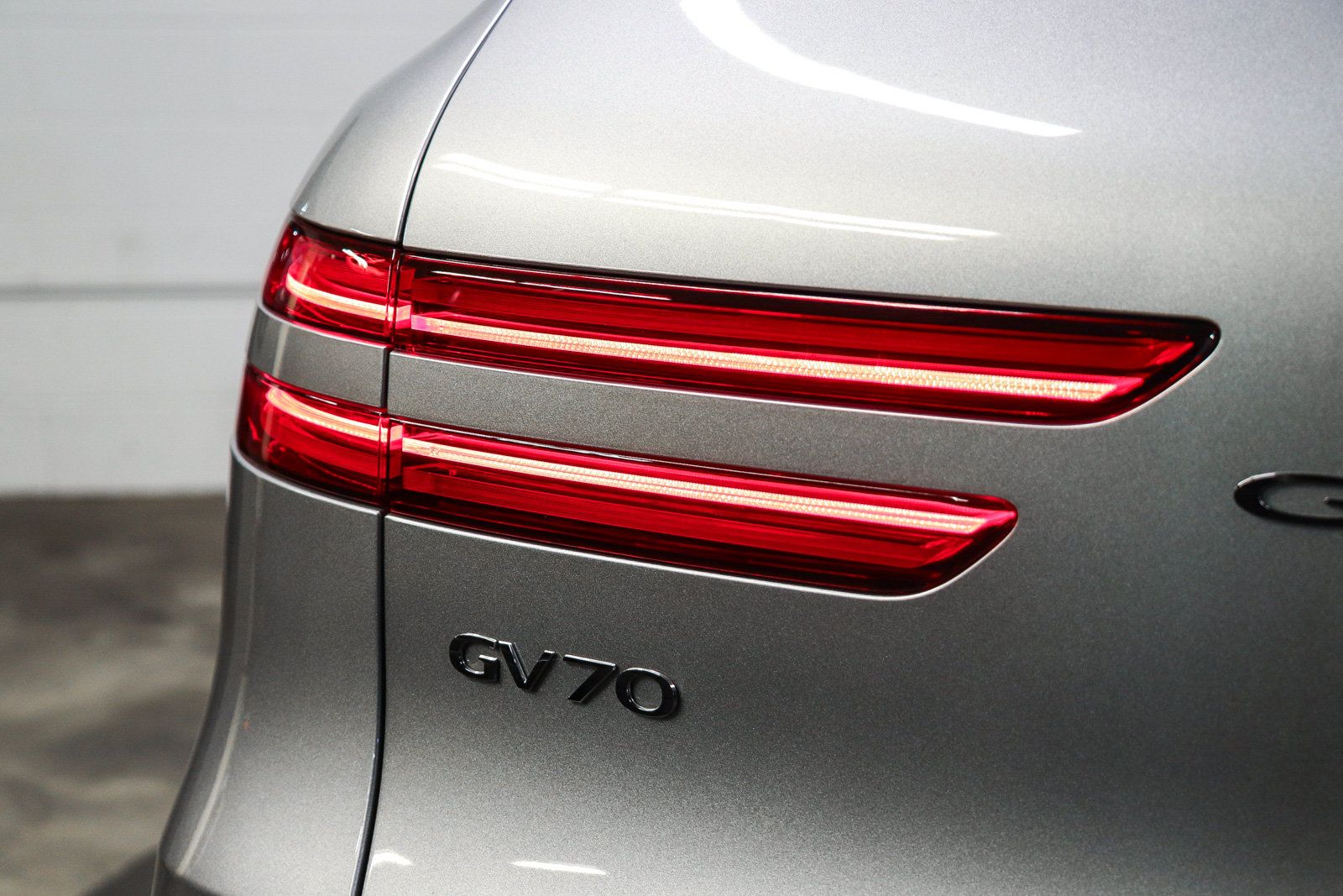 Used 2023 Genesis GV70 3.5T Sport w/ Sport Prestige Package AWD/4WD image 7