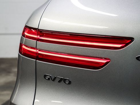 Used 2023 Genesis GV70 3.5T Sport w/ Sport Prestige Package AWD/4WD image 7