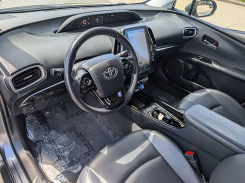 Used 2022 Toyota Prius Prime XLE FWD image 17
