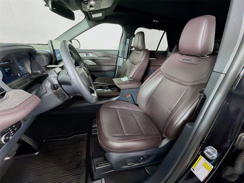 Used 2025 Ford Explorer Platinum image 11