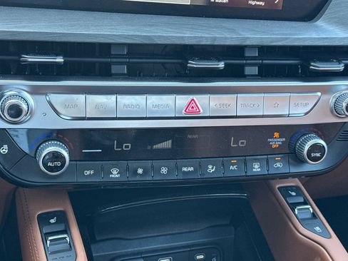 Used 2025 Kia Telluride EX X-Line AWD/4WD image 29