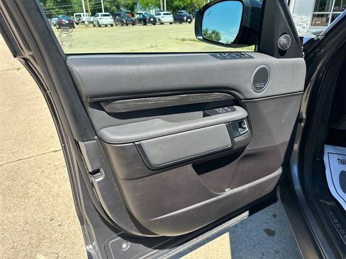 Used 2018 Land Rover Discovery HSE AWD/4WD image 21