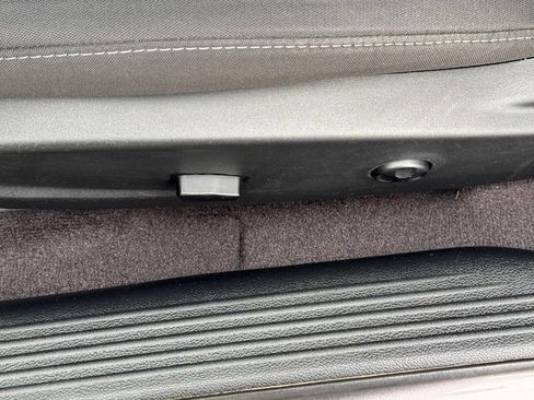 Used 2017 Dodge Challenger SXT RWD image 18