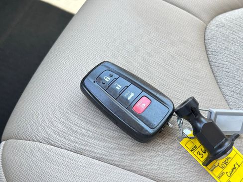 Used 2022 Toyota Camry LE FWD image 26