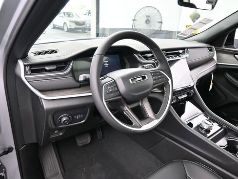 New 2025 Jeep Grand Cherokee Limited w/ Black Appearance Package RWD image 10