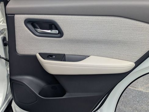 Certified 2023 Nissan Rogue SV FWD image 15