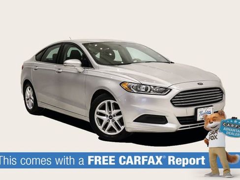 Used 2015 Ford Fusion SE image 2