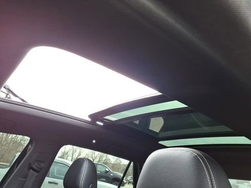 Used 2022 Volkswagen Atlas Cross Sport SE w/ Panoramic Sunroof Package image 19