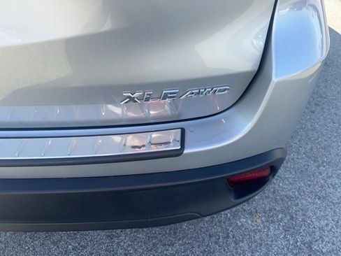 Used 2018 Toyota Highlander XLE image 11