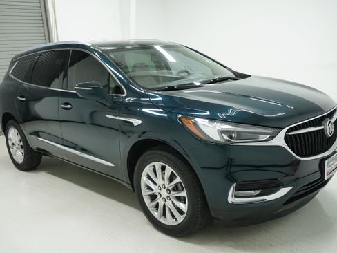 Used 2019 Buick Enclave Essence image 3