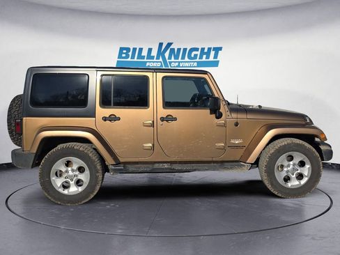 Used 2015 Jeep Wrangler Unlimited Sahara w/ Connectivity Group image 6