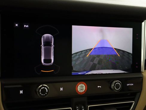 Used 2025 Porsche Macan image 36