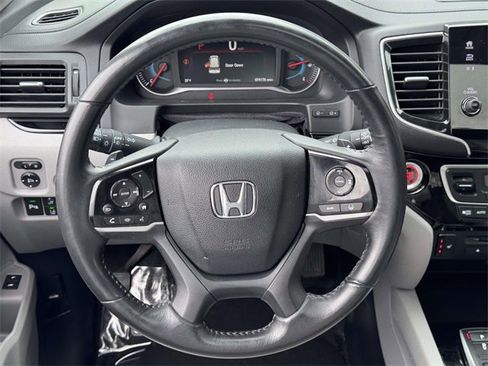 Used 2020 Honda Pilot Touring image 13