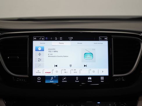 Used 2023 Chrysler Pacifica Touring-L FWD image 20