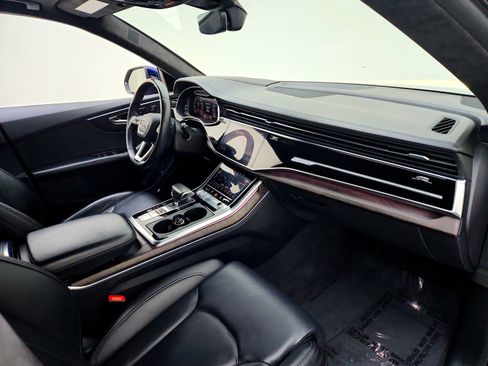 Used 2019 Audi Q8 Prestige w/ Luxury Package image 24