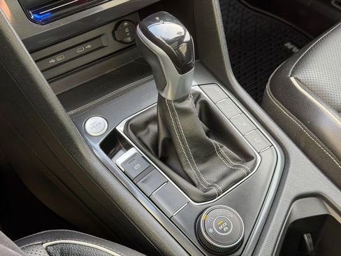 Used 2022 Volkswagen Tiguan SEL R-Line image 14