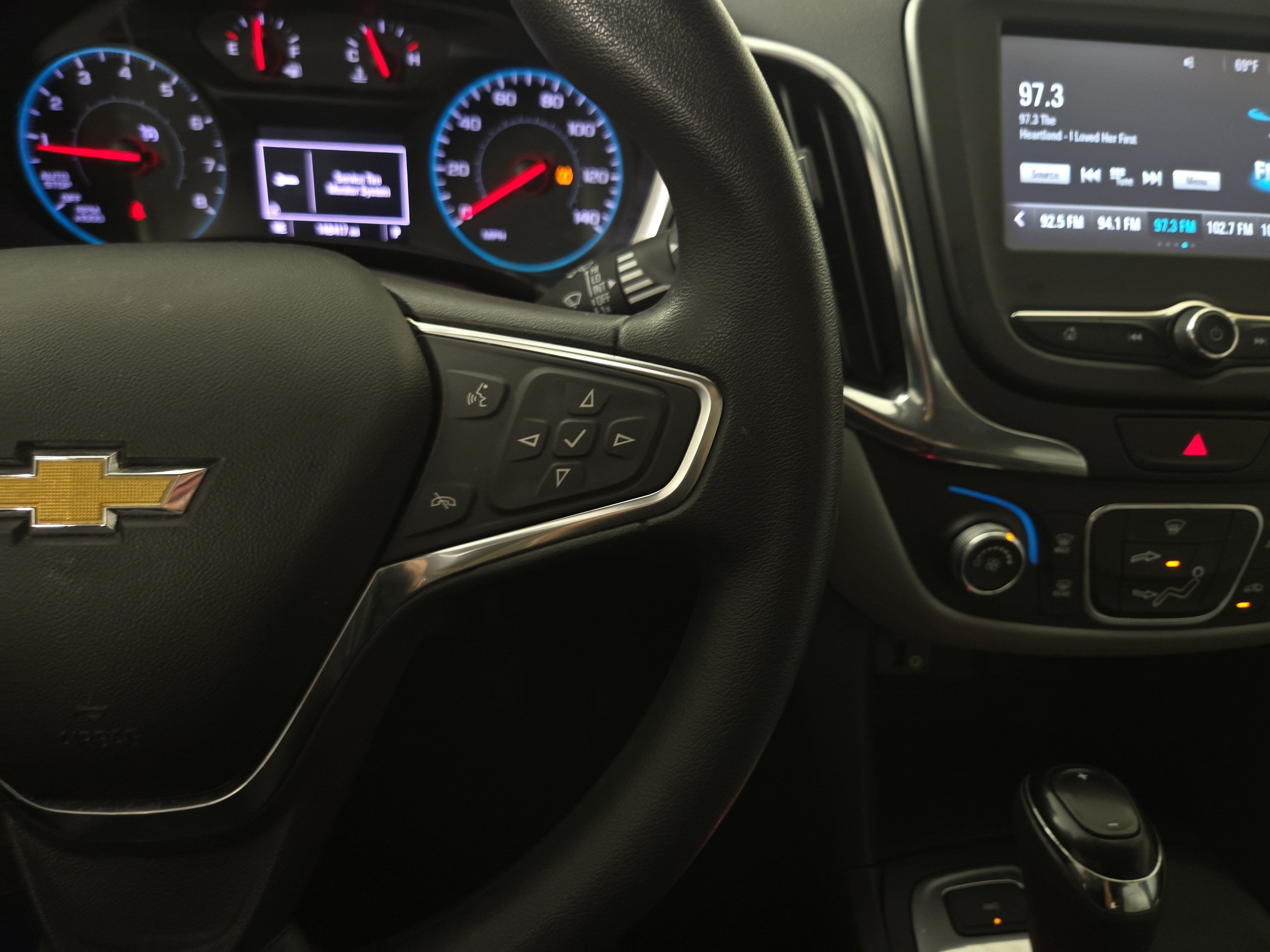 Used 2018 Chevrolet Equinox LS AWD/4WD image 16