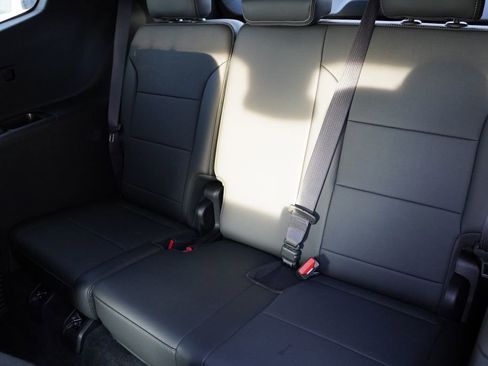 Used 2025 Buick Enclave Preferred AWD/4WD image 18