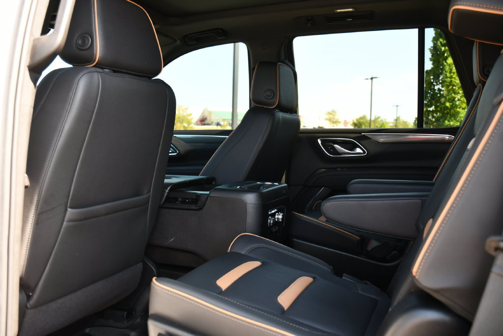 Used 2024 GMC Yukon AT4 w/ AT4 Premium Package AWD/4WD image 30