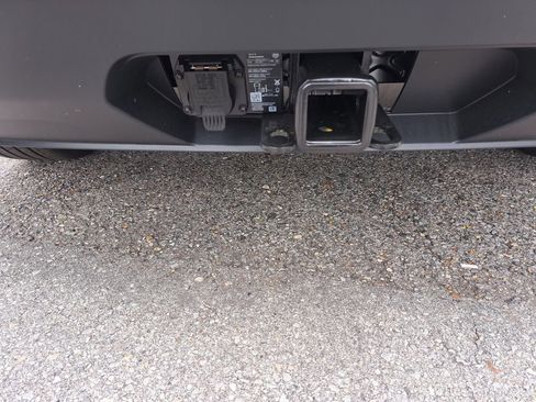 Used 2025 Volkswagen Atlas Cross Sport SE image 23