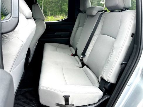 Certified 2025 Toyota Tacoma SR5 AWD/4WD image 18