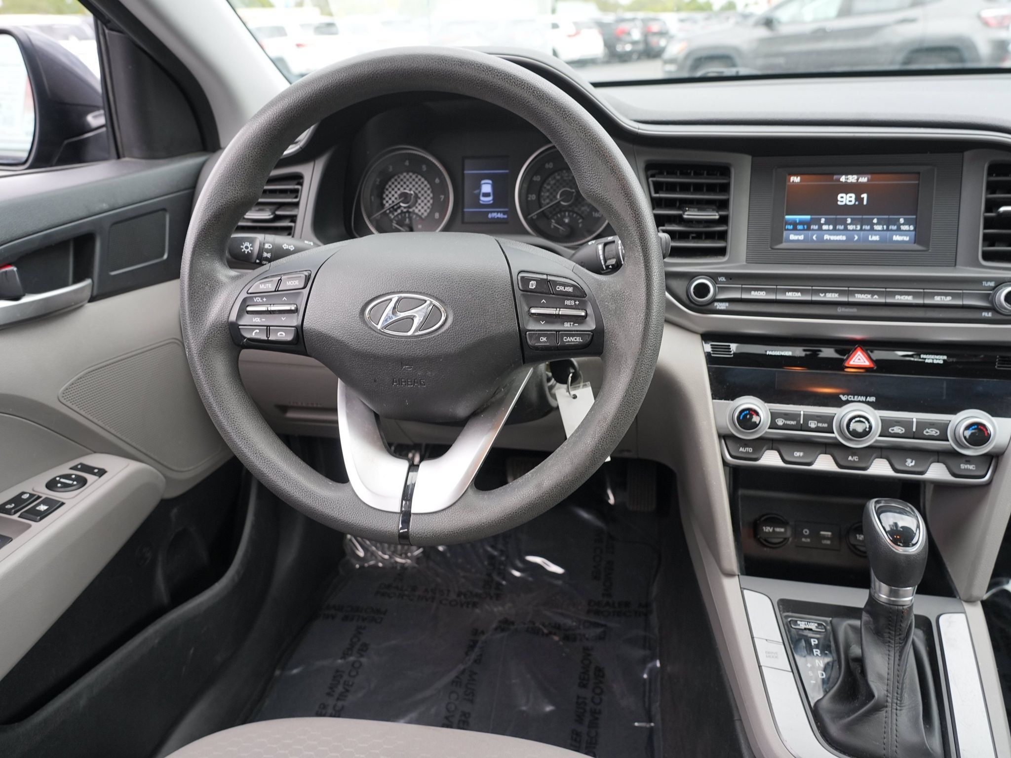 Used 2020 Hyundai Elantra SE FWD image 21