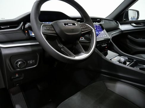 New 2025 Jeep Grand Cherokee 4WD image 12