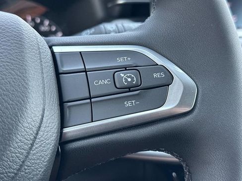 New 2025 Jeep Compass Latitude image 22