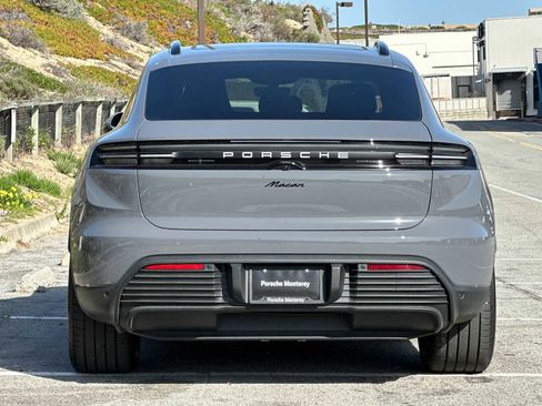 Certified 2025 Porsche Macan Electric image 8