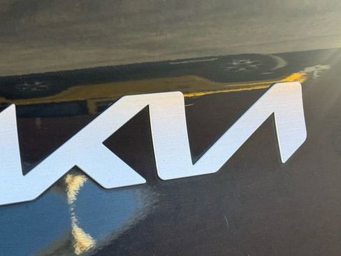 Used 2024 Kia Sportage LX image 9