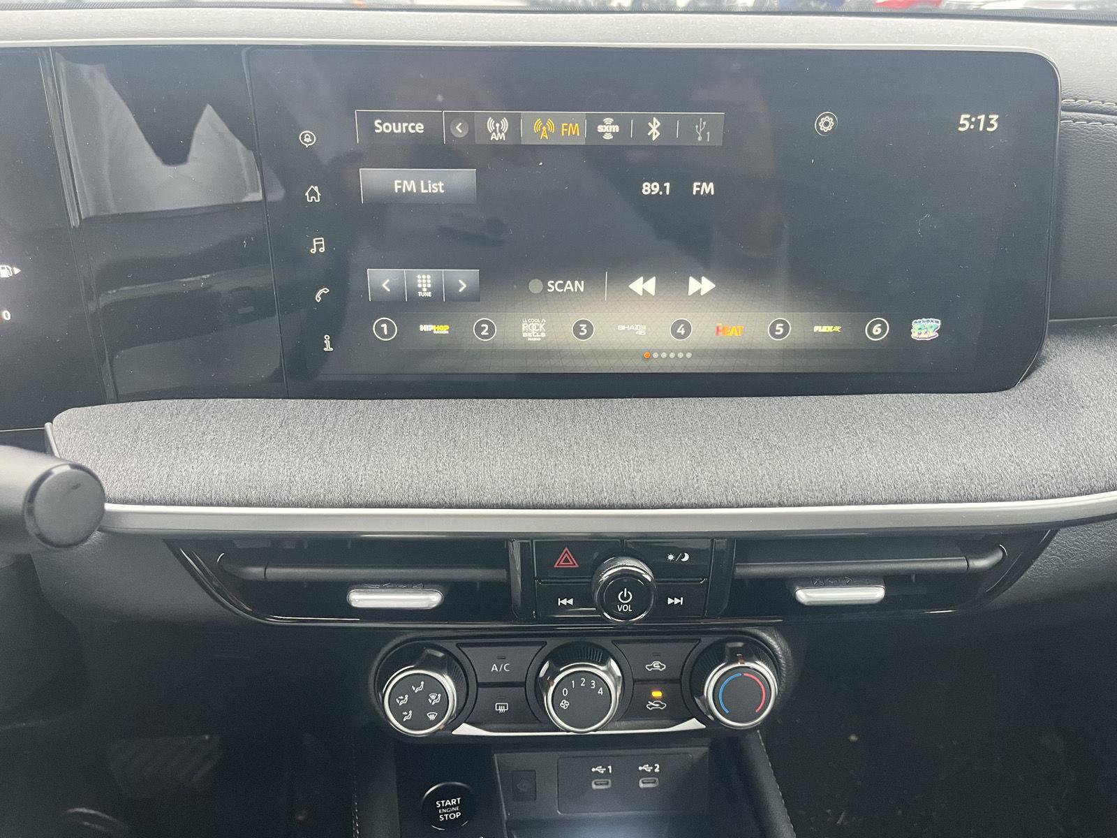 Certified 2025 Nissan Kicks SV AWD/4WD image 18