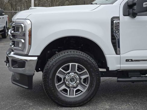 Used 2024 Ford F250 Lariat w/ FX4 Off-Road Package image 8