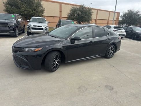 Used 2024 Toyota Camry SE image 7